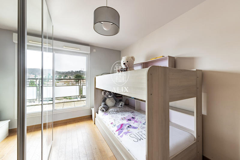 Appartement - 102 m² - 5 pièces