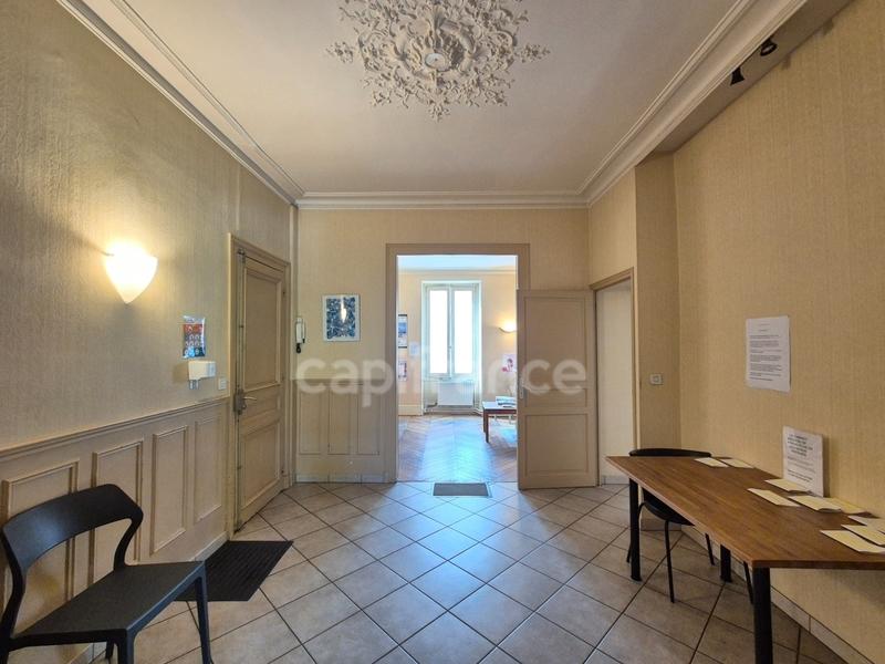 Local commercial - 85 m² - 4 pièces