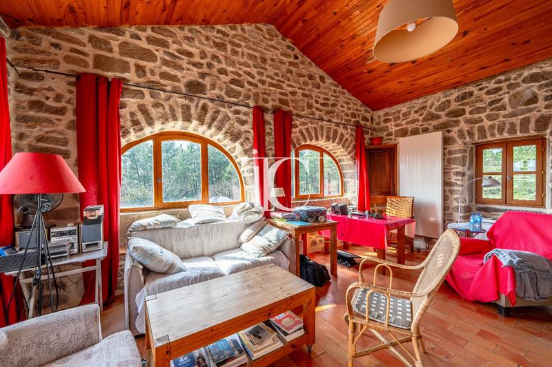 Maison - 204 m² - 8 pièces