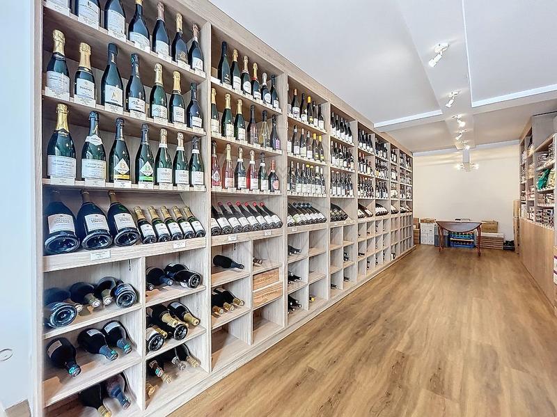 Magasins - 97 m² - 4 pièces