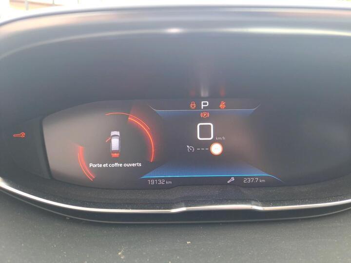 Peugeot 3008 II (2) 1.5 Bluehdi 130 s&amp;S Active Pack Eat8