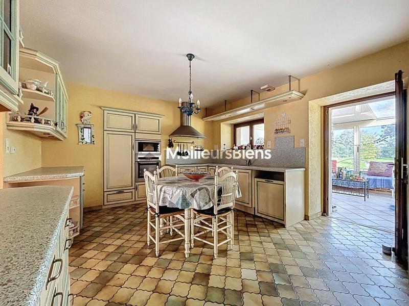 Maison - 230 m² - 10 pièces