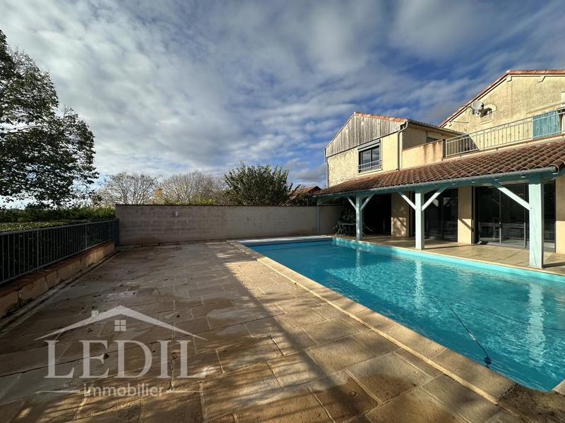 Propriété - 250 m² - 5 pièces