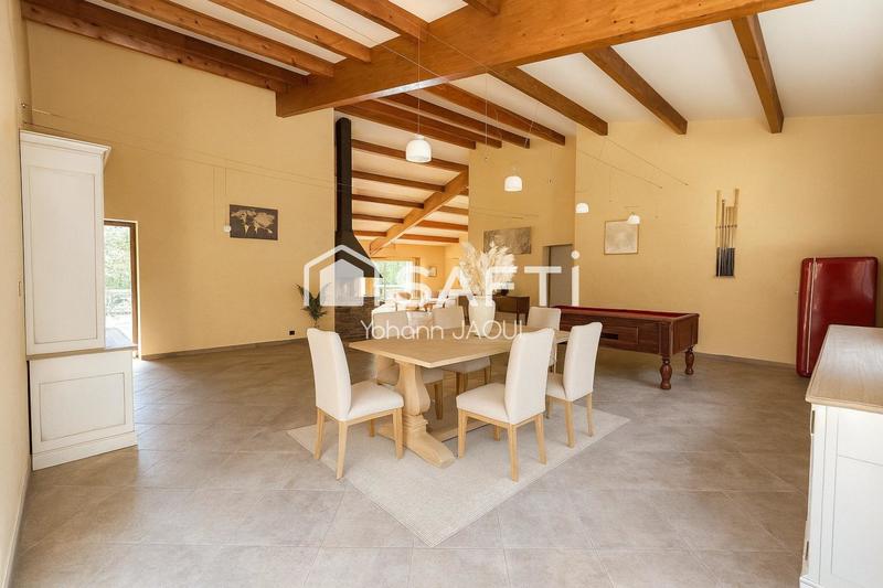 Maison - 570 m² - 14 pièces