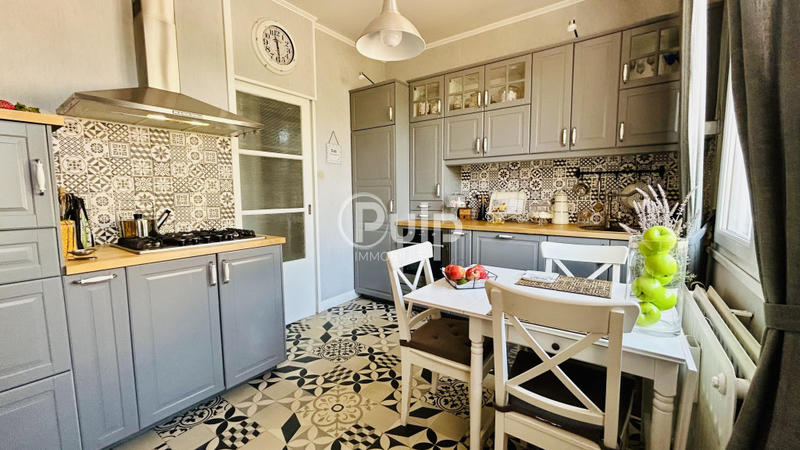 Maison bourgeoise - 230 m² - 15 pièces