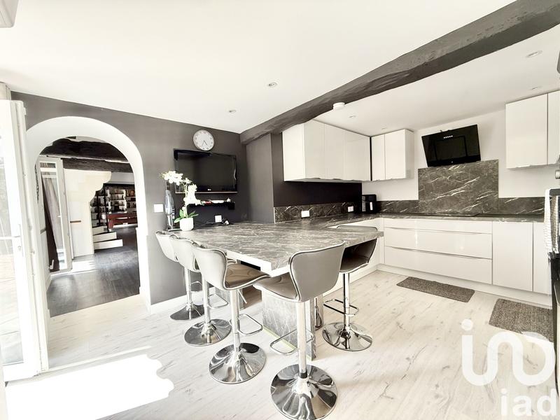 Maison - 195 m² - 7 pièces