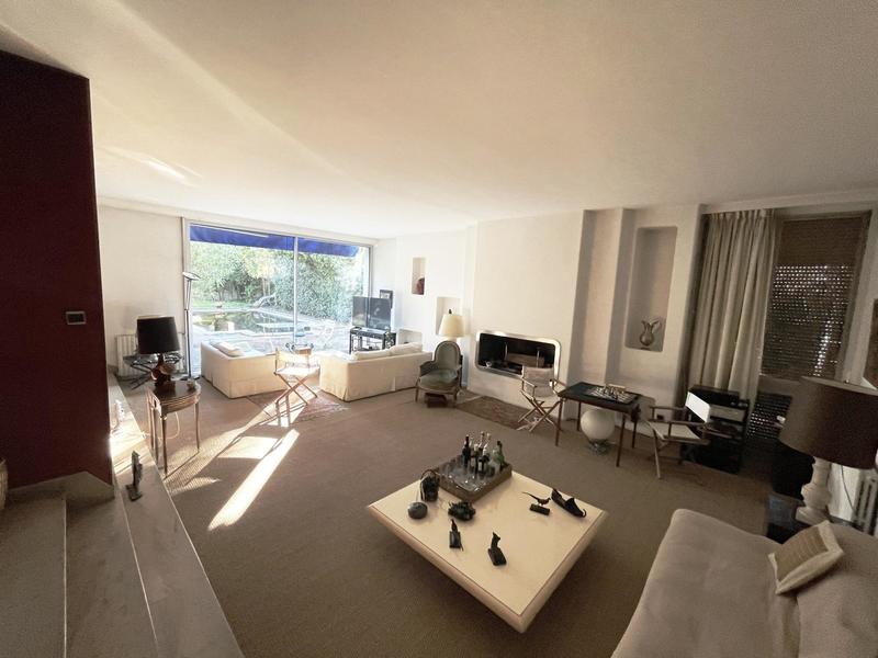 Maison contemporaine - 239 m² - 6 pièces