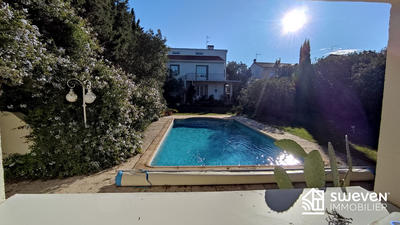 Maison traditionnelle - 220 m² - 7 pièces