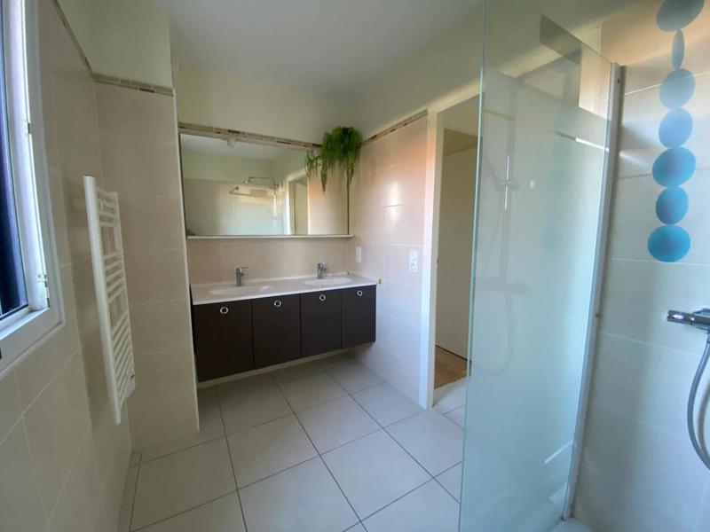 Appartement - 75 m² - 3 pièces