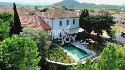 Maison - 305 m² - 11 pièces