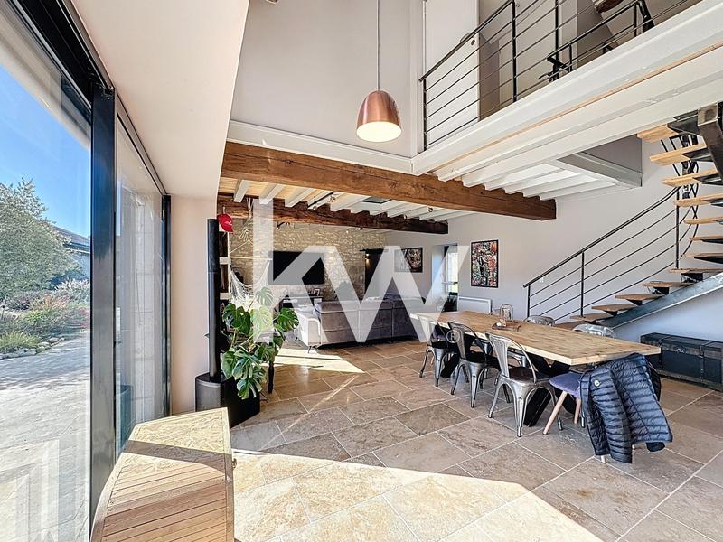 Maison - 956 m² - 10 pièces