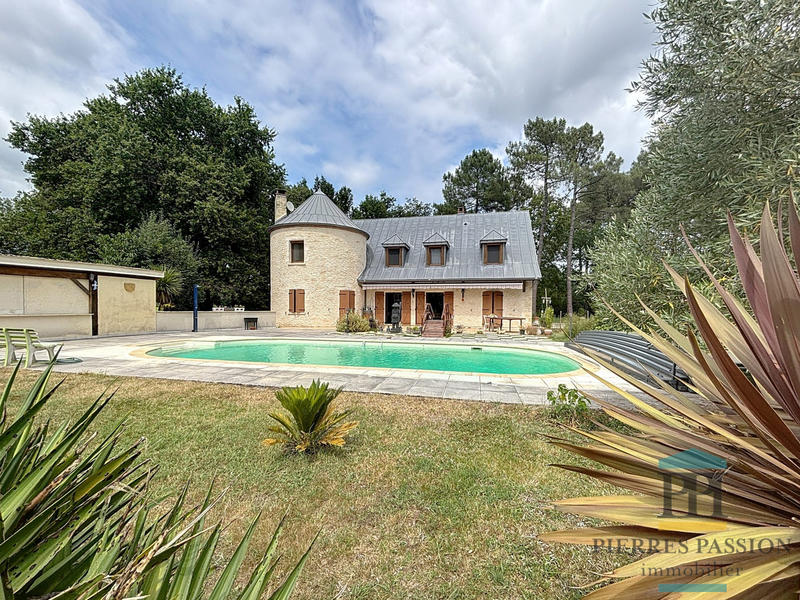 Maison - 221 m² - 7 pièces