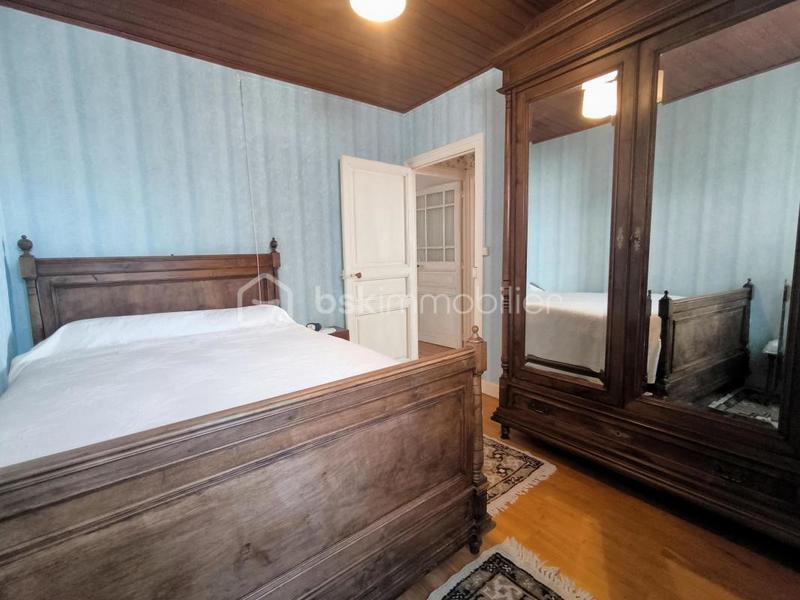 Demeure - 199 m² - 12 pièces