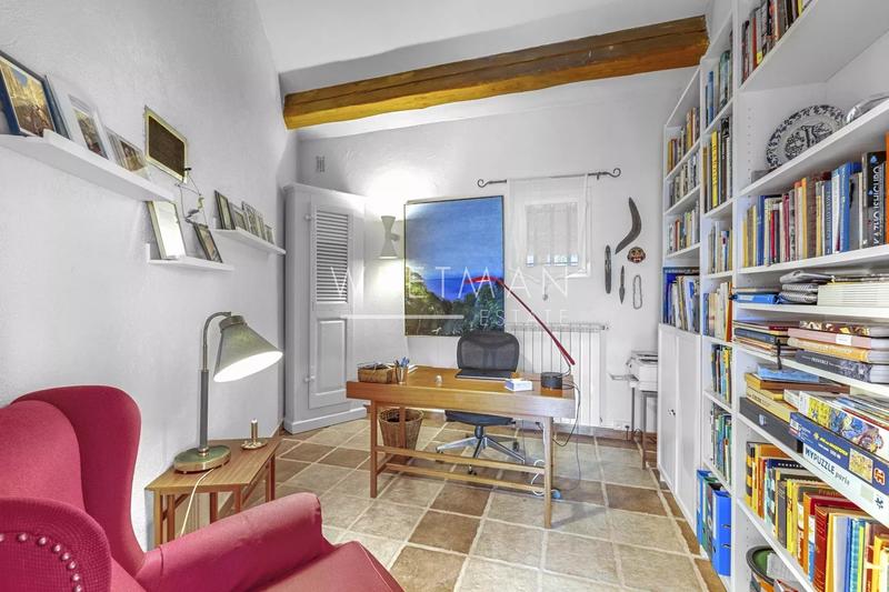 Maison - 218 m² - 8 pièces