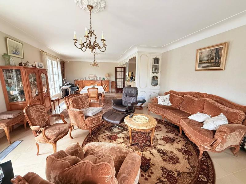 Maison - 218 m² - 9 pièces