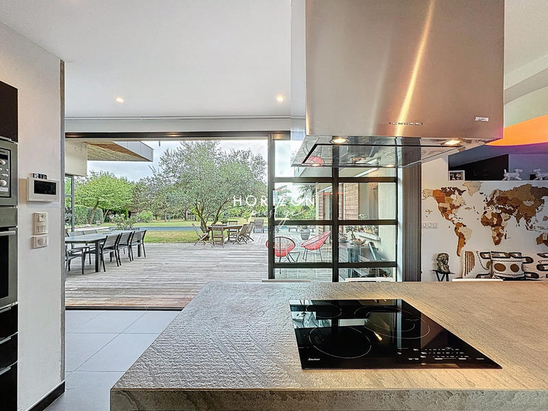 Maison contemporaine - 247 m² - 8 pièces