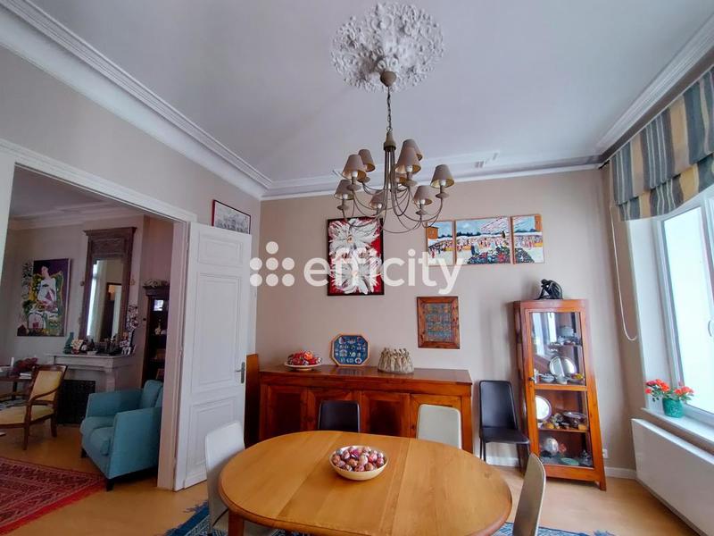 Maison - 270 m² - 11 pièces