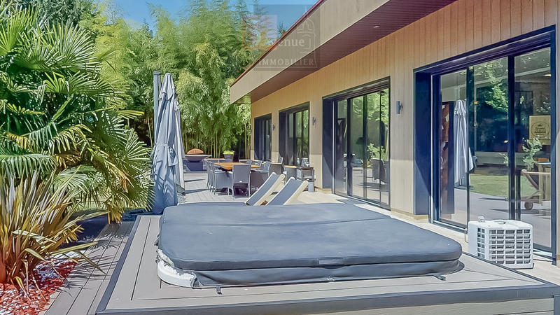 Maison - 260 m² - 7 pièces