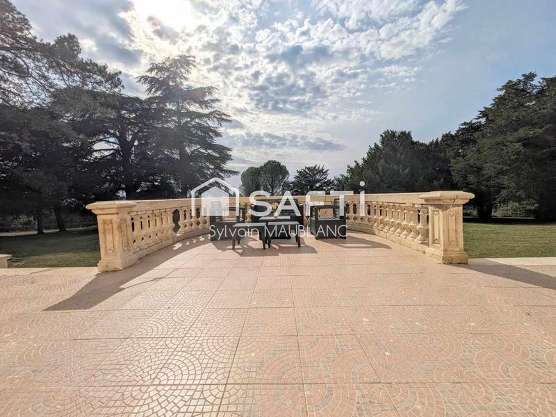 Château - 640 m² - 22 pièces