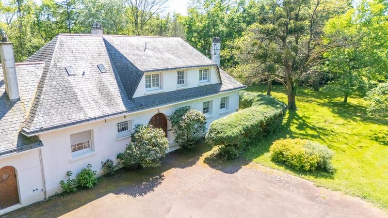 Maison - 230 m² - 6 pièces