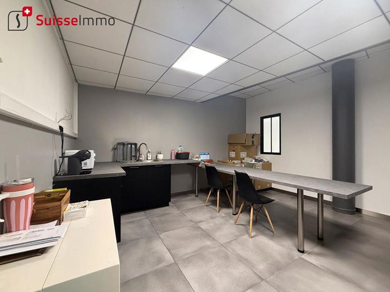 Local d'activité / Entrepôt - 220 m²