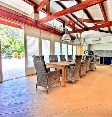 Villa - 230 m² - 6 pièces