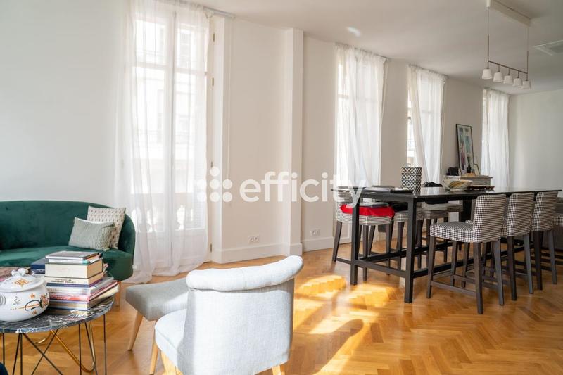 Appartement - 136 m² - 6 pièces