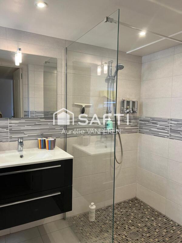 Maison - 213 m² - 9 pièces