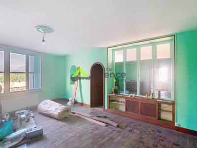 Maison - 285 m² - 11 pièces