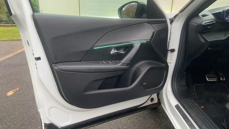 Peugeot 2008 136 100 kWh Gt