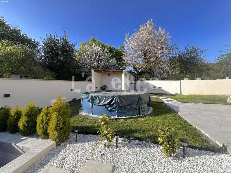 Maison - 90 m² - 5 pièces