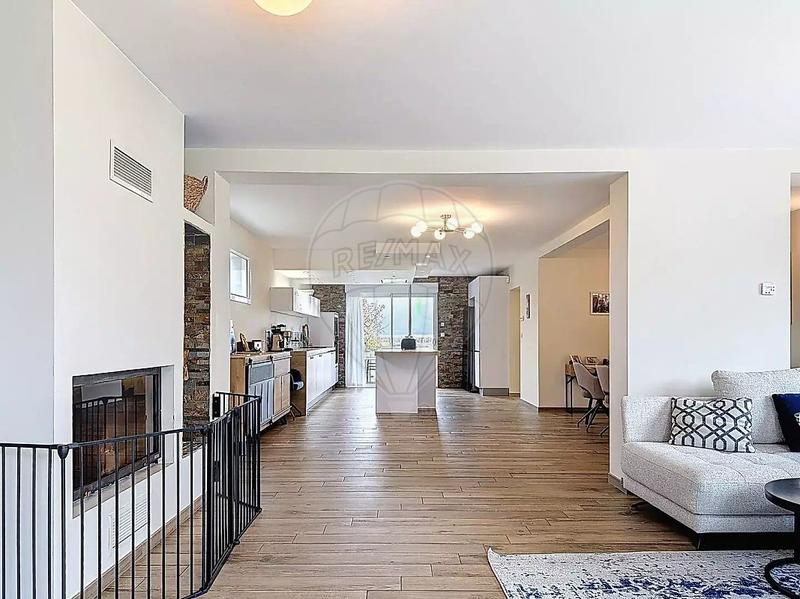 Maison - 220 m² - 7 pièces