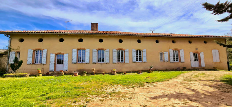 Corps de ferme - 300 m² - 10 pièces