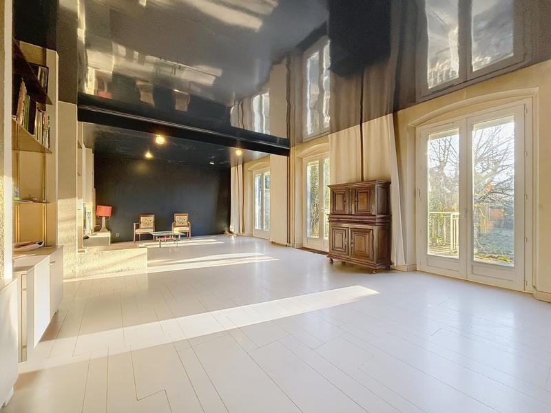 Maison - 261 m² - 8 pièces