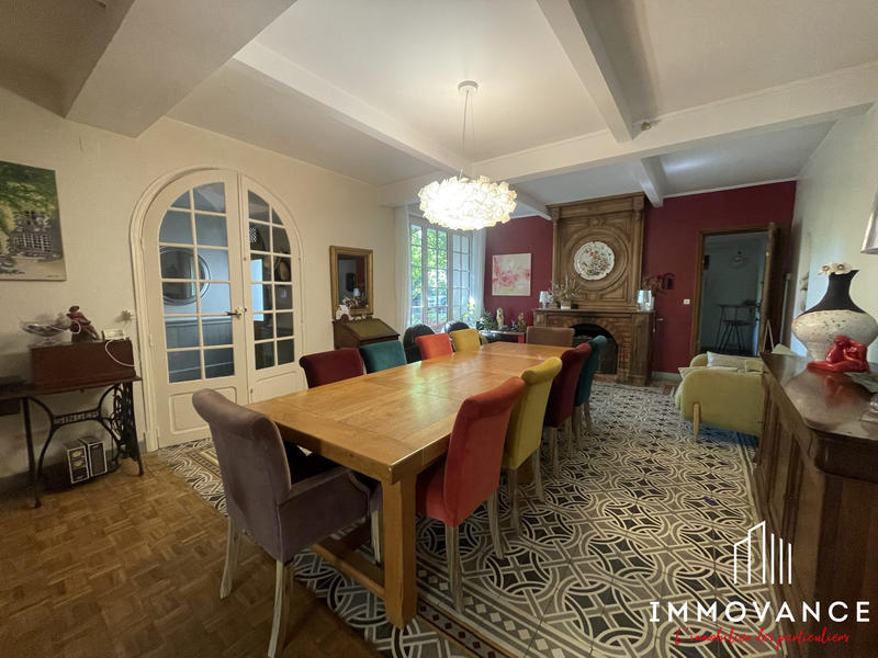 Maison - 747 m² - 23 pièces