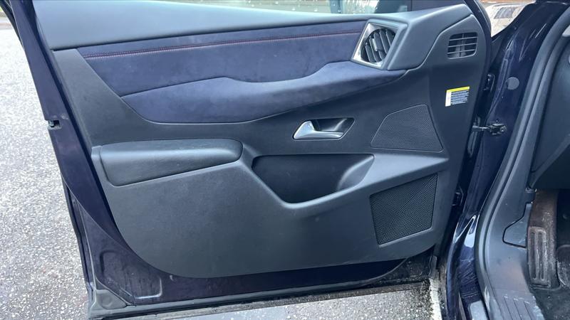 Citroën Ds3 Crossback E-Tense 136 Ines de la Fressange