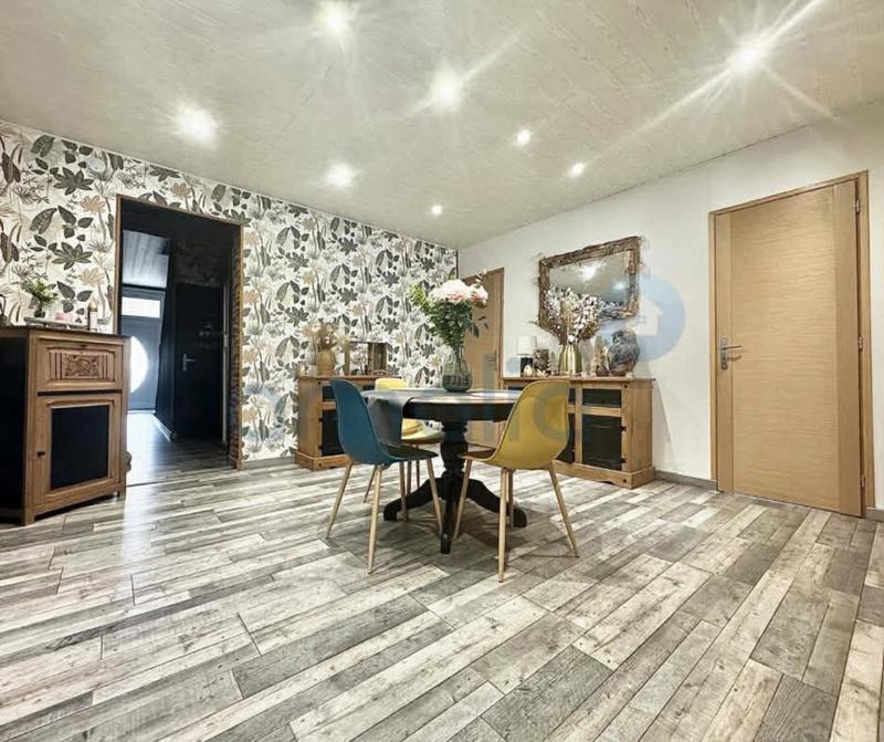 Maison - 215 m² - 9 pièces