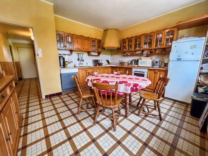 Maison - 280 m² - 10 pièces