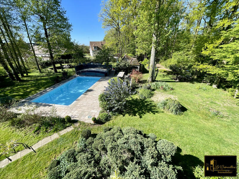 Maison traditionnelle - 226 m² - 7 pièces