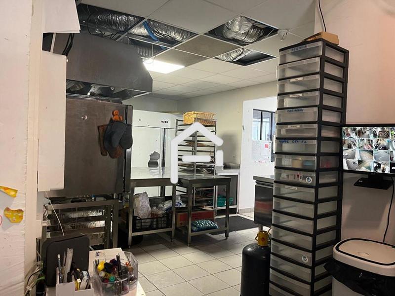 Local commercial - 250 m² - 4 pièces