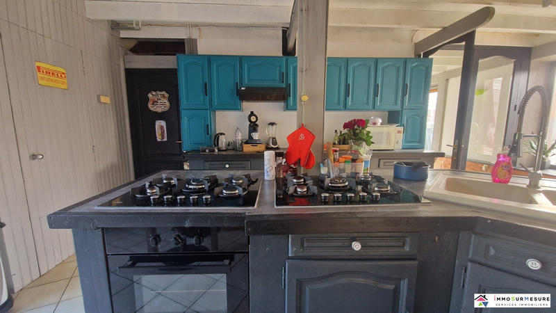 Maison - 220 m² - 6 pièces