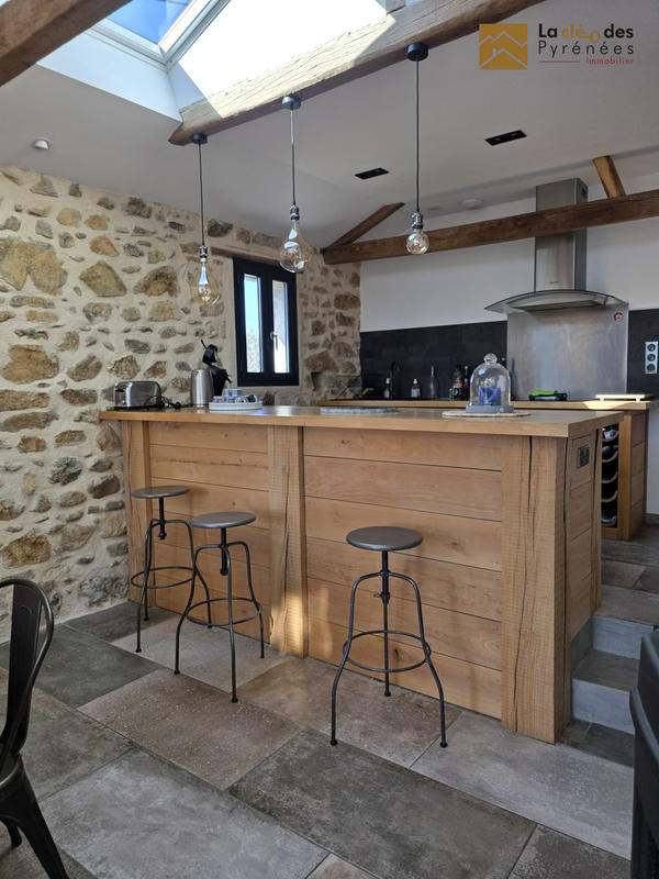 Maison traditionnelle - 310 m² - 10 pièces