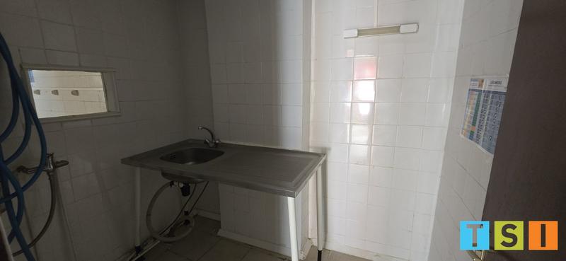 Local d'activités - 151 m² - 10 pièces