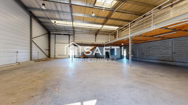 Local commercial - 2 600 m² - 10 pièces