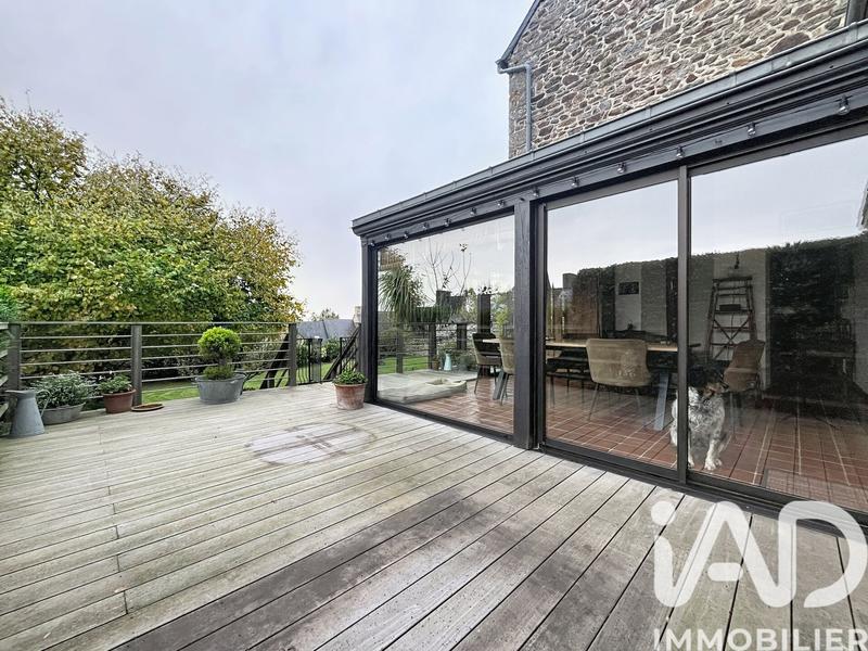 Maison - 220 m² - 10 pièces