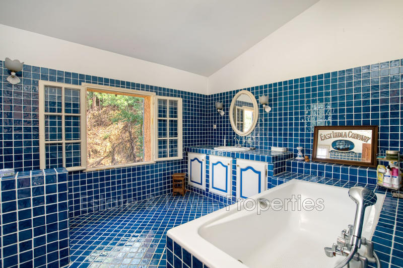 Maison - 220 m² - 7 pièces