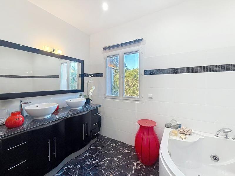 Villa - 196 m² - 4 pièces