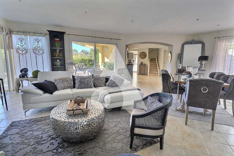 Maison - 180 m² - 5 pièces