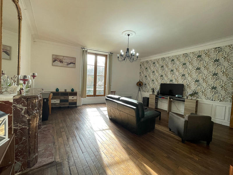 Maison - 230 m² - 8 pièces