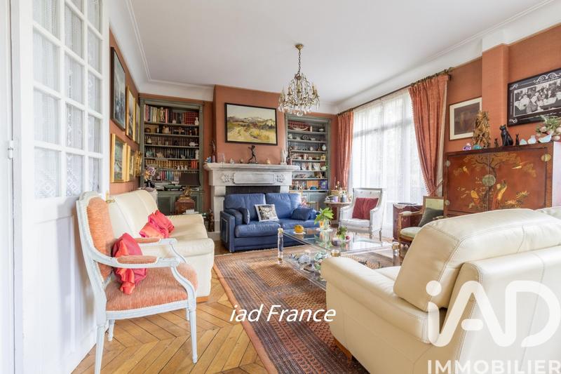 Maison - 236 m² - 9 pièces